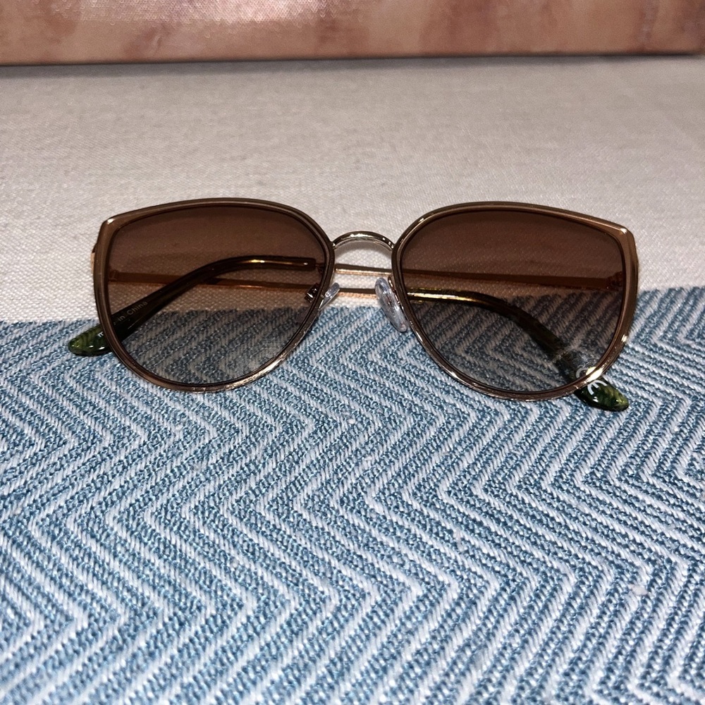 green sunnies ! 🕶️